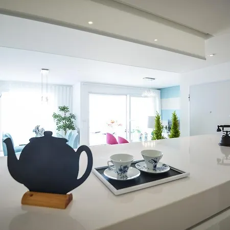 Dom Dinis Beach Apartment *
